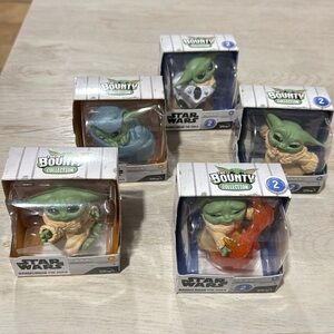 Lot 5 Star Wars 2020 small Funko Madalorian The Child New The Bounty Collection